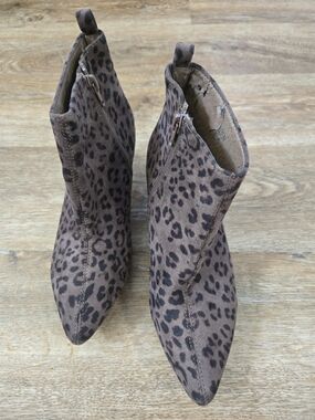 GC SHOES Leopard Print Pointed Toe Ankle Booties - Chestnut Brown